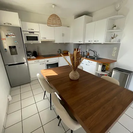T3 A Avec Terrasse De 14 M2